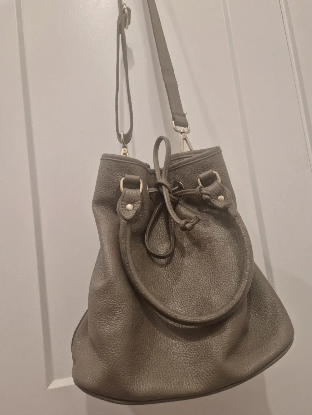 Liz Claiborne Italian Leather Tote Shoulder Bag Taupe Carryall.